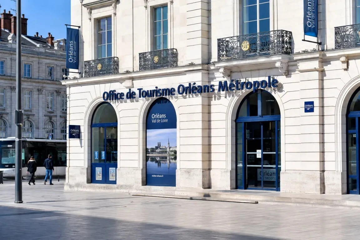 Office du tourisme Orléans sur la place du Martroi, en centre-ville